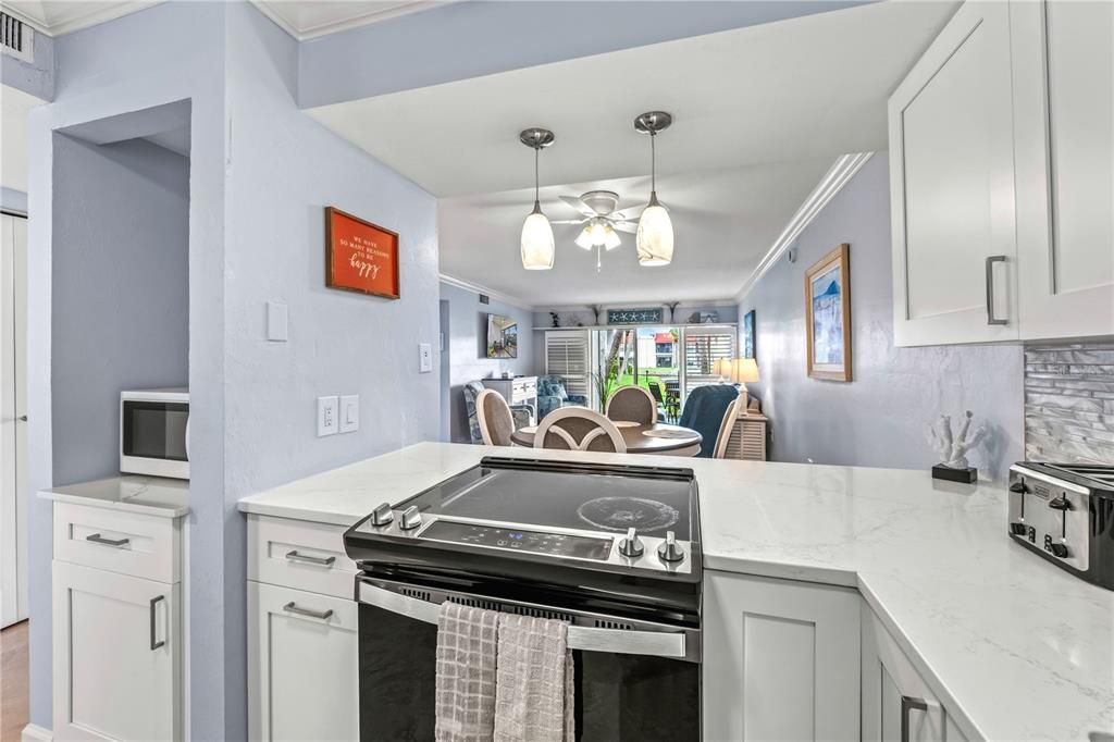For Sale: $605,000 (2 beds, 2 baths, 1080 Square Feet)