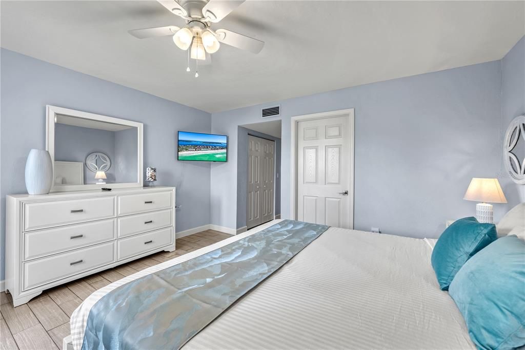 For Sale: $605,000 (2 beds, 2 baths, 1080 Square Feet)