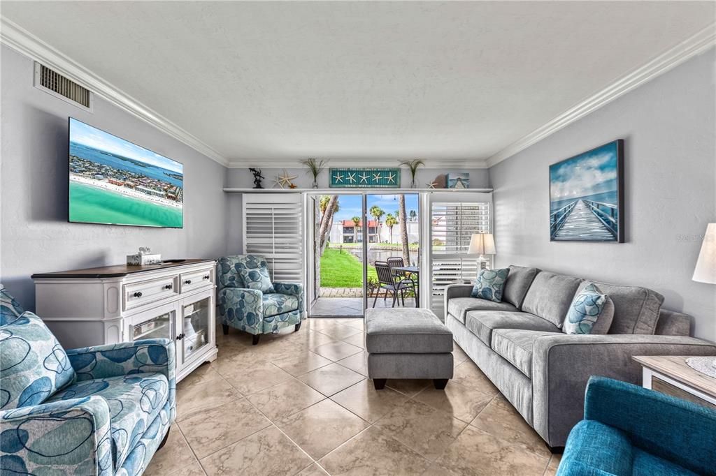 For Sale: $605,000 (2 beds, 2 baths, 1080 Square Feet)