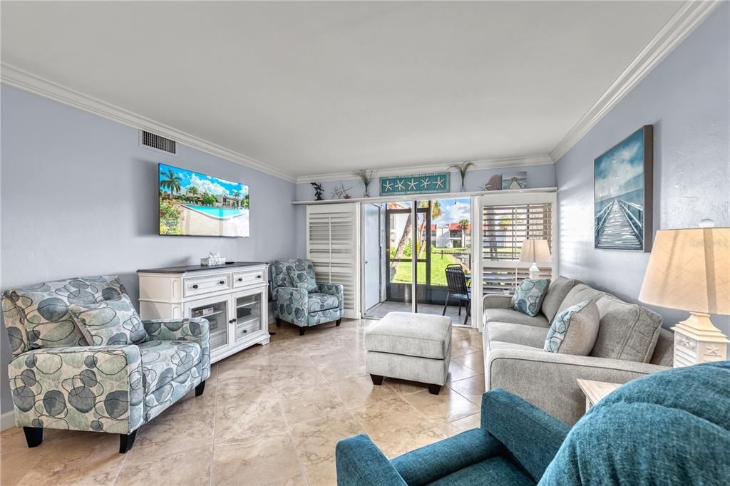 For Sale: $605,000 (2 beds, 2 baths, 1080 Square Feet)