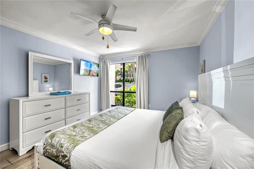 For Sale: $605,000 (2 beds, 2 baths, 1080 Square Feet)