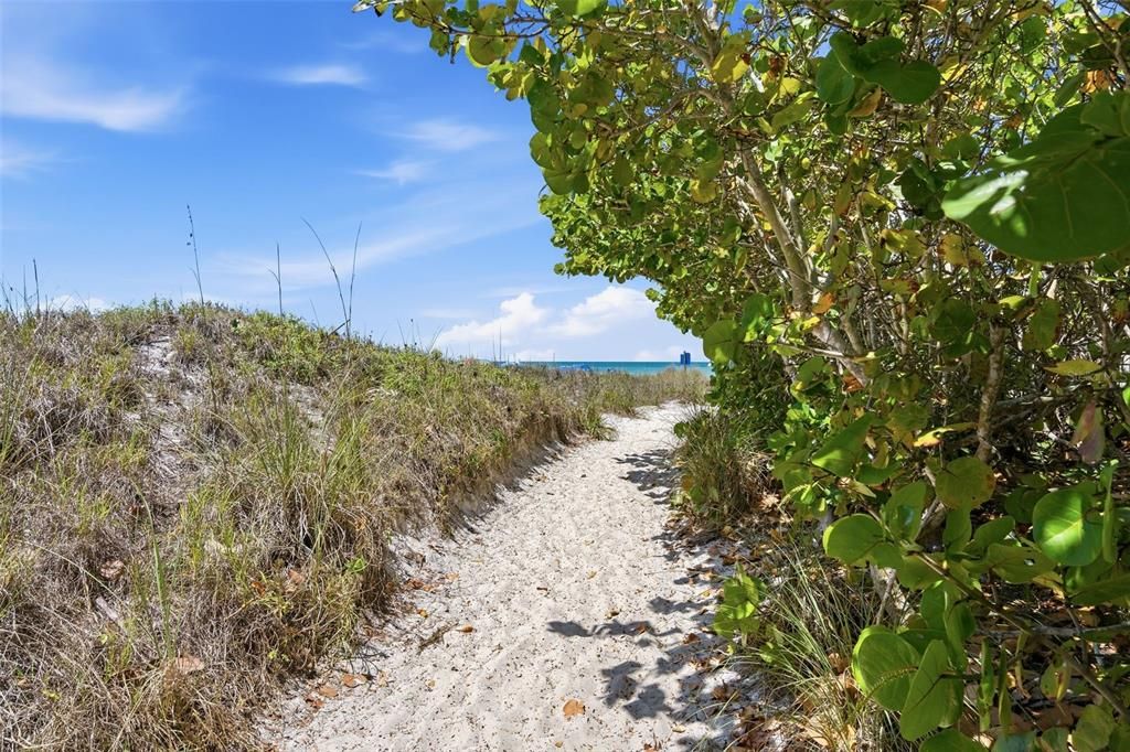 En Venta: $825,000 (6 camas, 4 baños, 2118 Pies cuadrados)