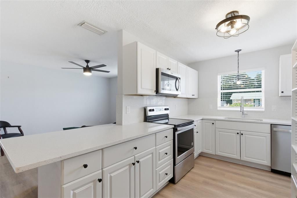 En Venta: $825,000 (6 camas, 4 baños, 2118 Pies cuadrados)