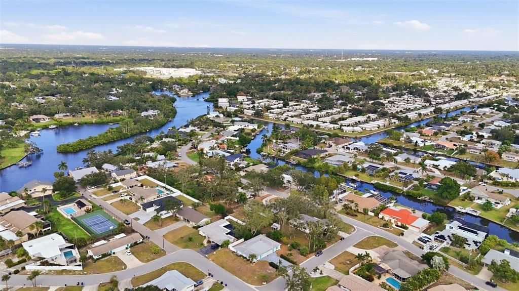 En Venta: $825,000 (6 camas, 4 baños, 2118 Pies cuadrados)