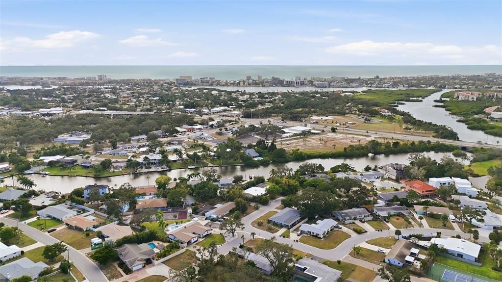 En Venta: $825,000 (6 camas, 4 baños, 2118 Pies cuadrados)