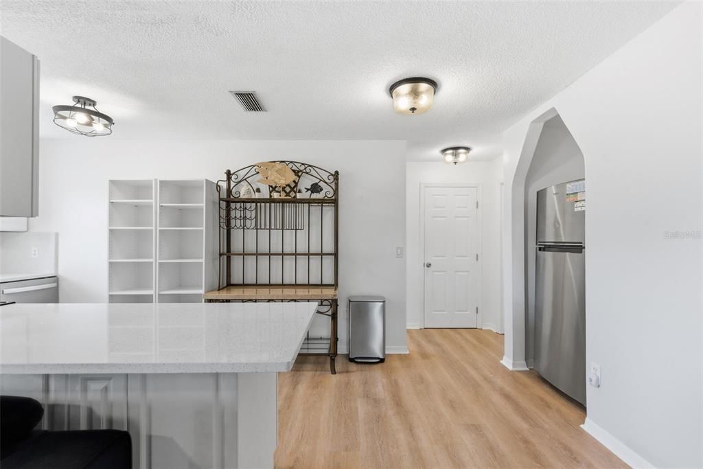 En Venta: $825,000 (6 camas, 4 baños, 2118 Pies cuadrados)