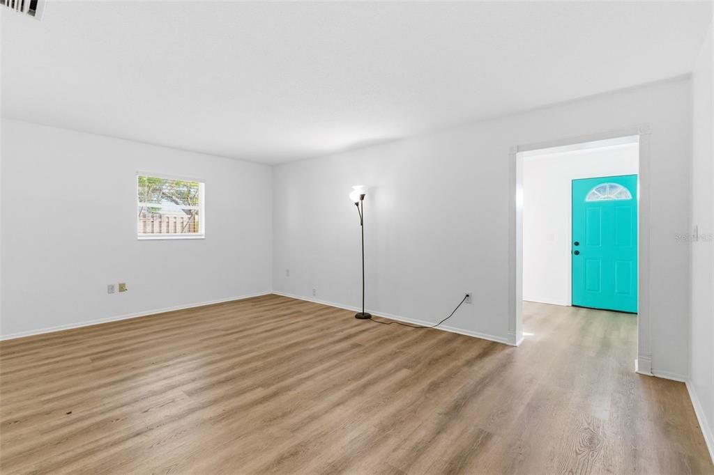 En Venta: $825,000 (6 camas, 4 baños, 2118 Pies cuadrados)