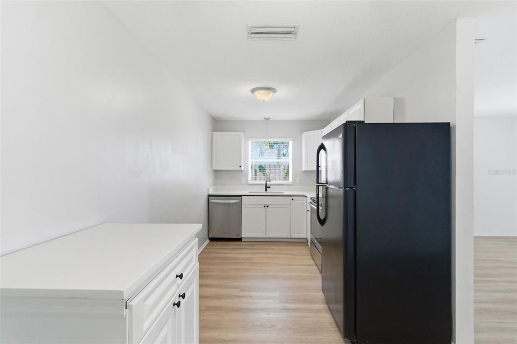 En Venta: $825,000 (6 camas, 4 baños, 2118 Pies cuadrados)