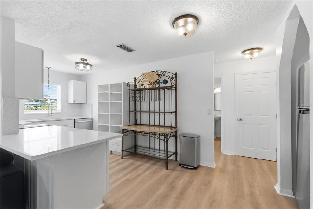 En Venta: $825,000 (6 camas, 4 baños, 2118 Pies cuadrados)