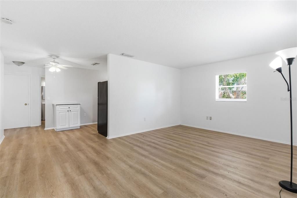 En Venta: $825,000 (6 camas, 4 baños, 2118 Pies cuadrados)