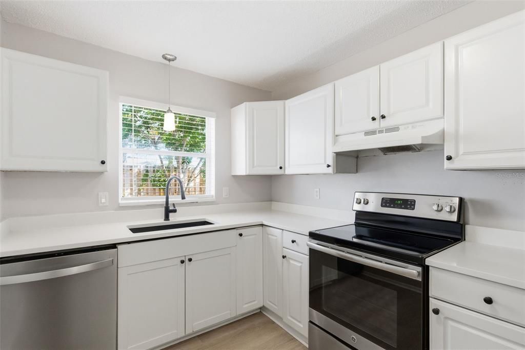 En Venta: $825,000 (6 camas, 4 baños, 2118 Pies cuadrados)