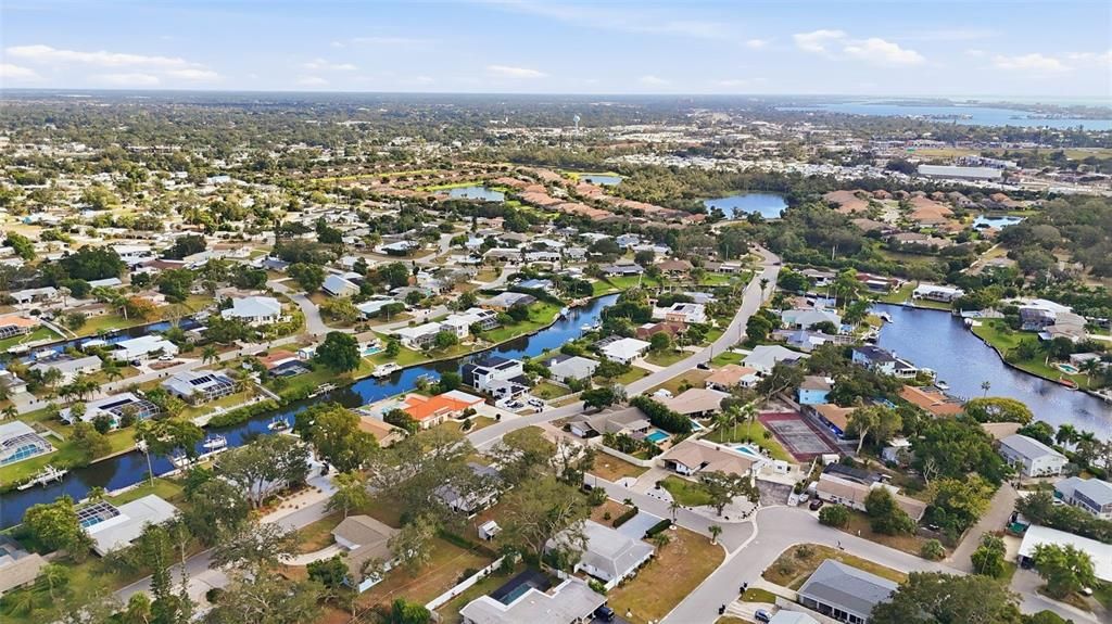 En Venta: $825,000 (6 camas, 4 baños, 2118 Pies cuadrados)