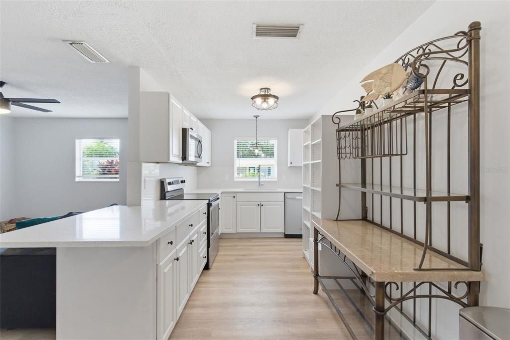 En Venta: $825,000 (6 camas, 4 baños, 2118 Pies cuadrados)