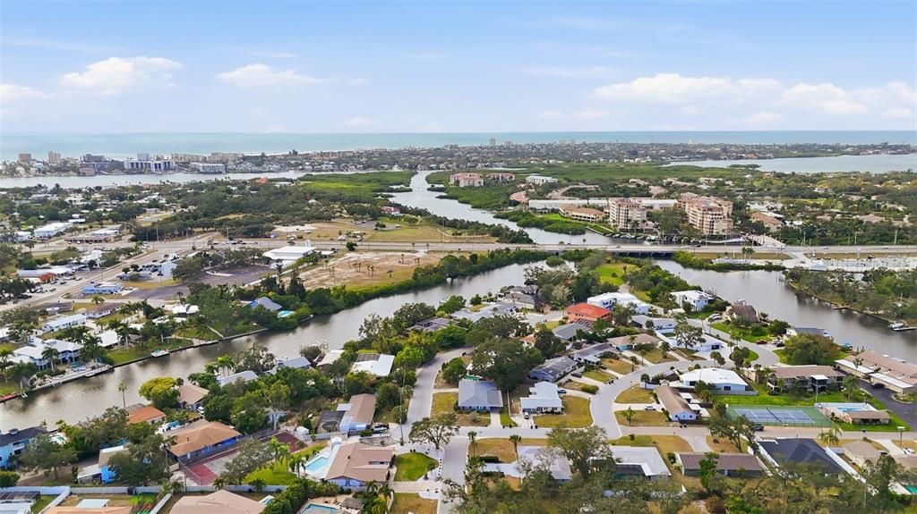 En Venta: $825,000 (6 camas, 4 baños, 2118 Pies cuadrados)