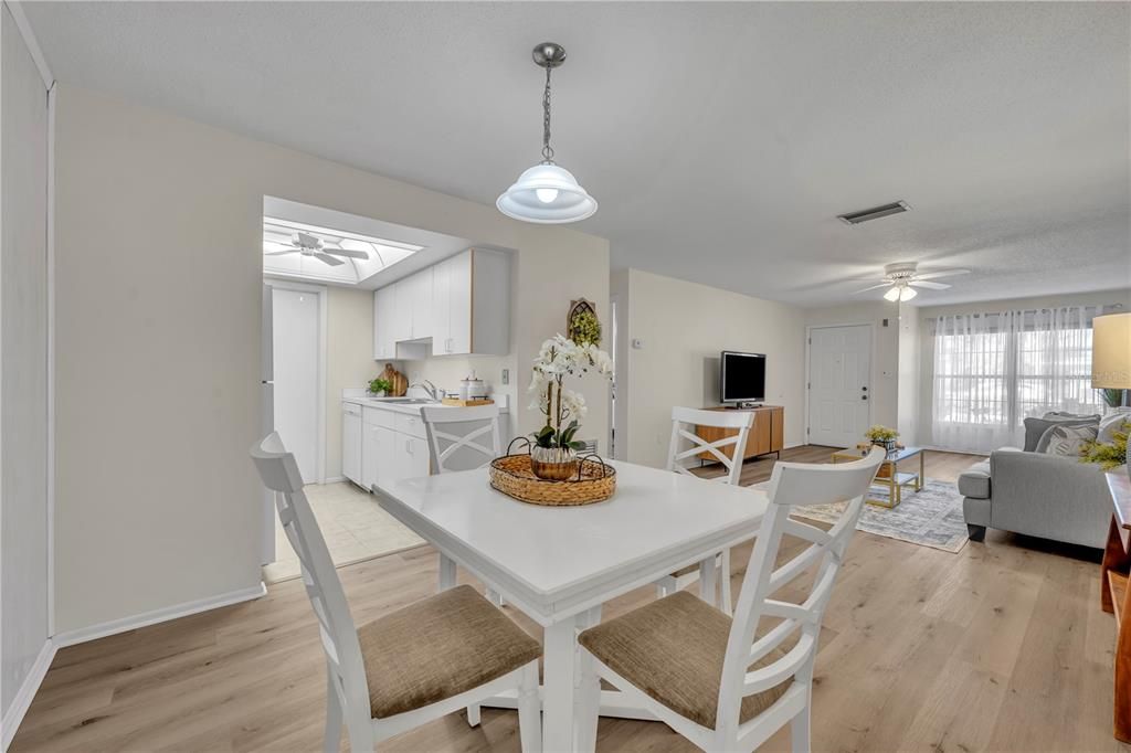 For Sale: $139,000 (1 beds, 1 baths, 722 Square Feet)