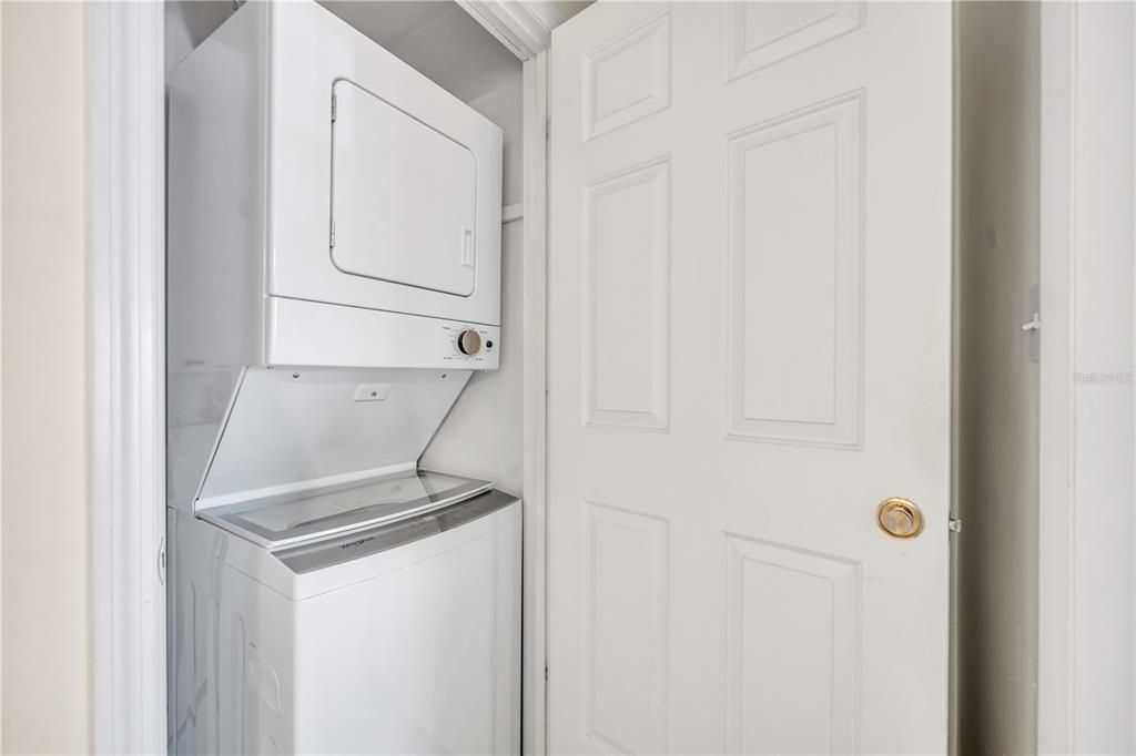 For Sale: $139,000 (1 beds, 1 baths, 722 Square Feet)