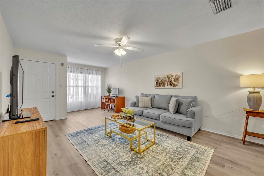 For Sale: $139,000 (1 beds, 1 baths, 722 Square Feet)