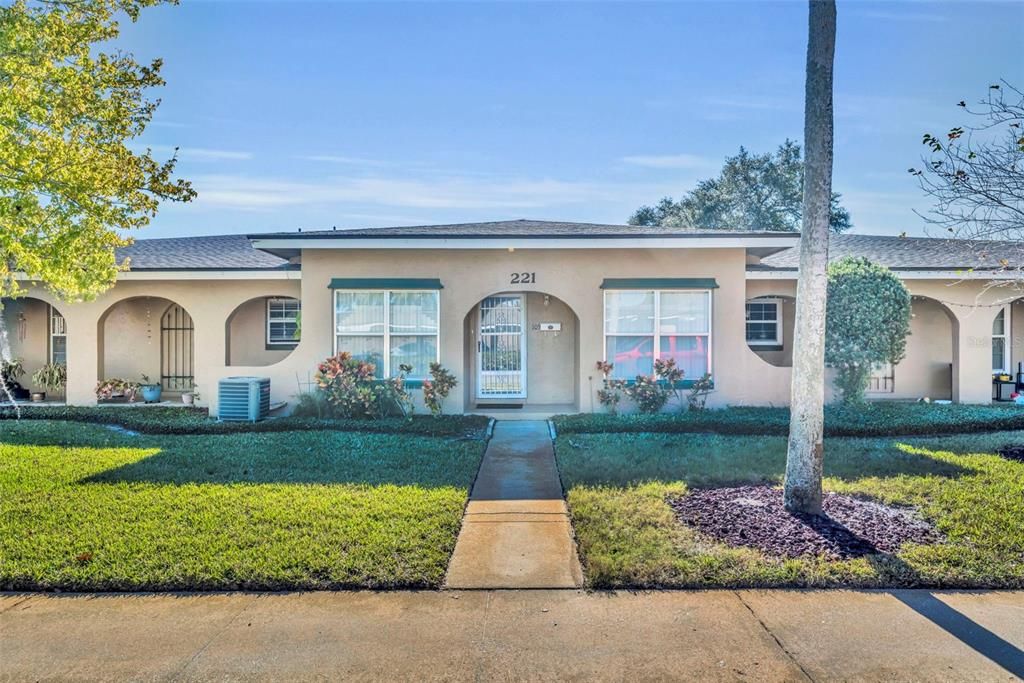 For Sale: $139,000 (1 beds, 1 baths, 722 Square Feet)