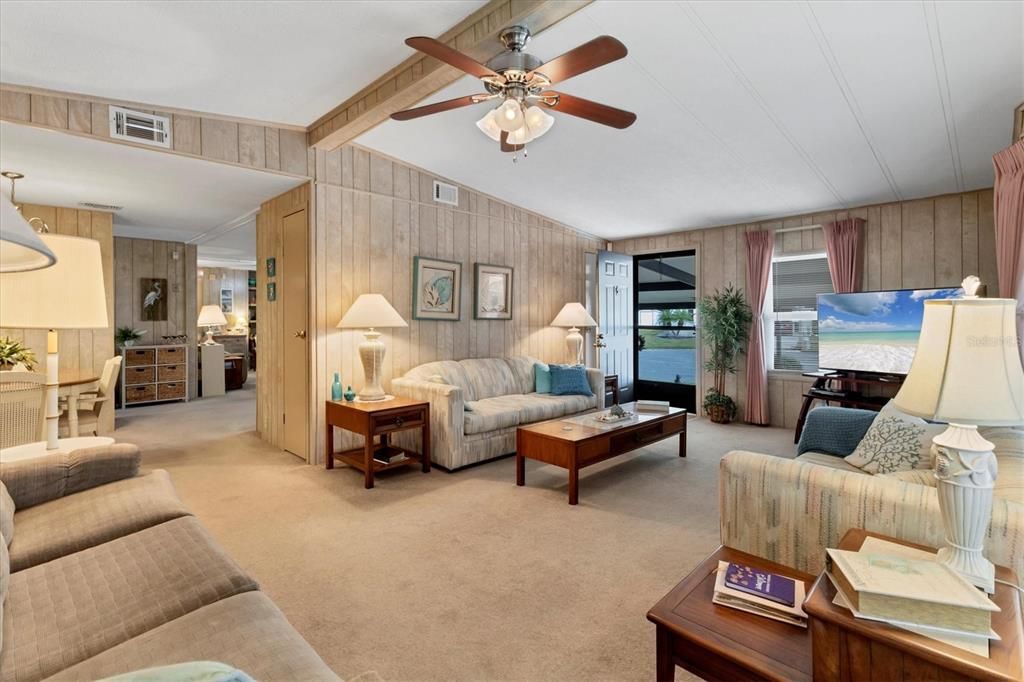 For Sale: $189,000 (3 beds, 2 baths, 1560 Square Feet)