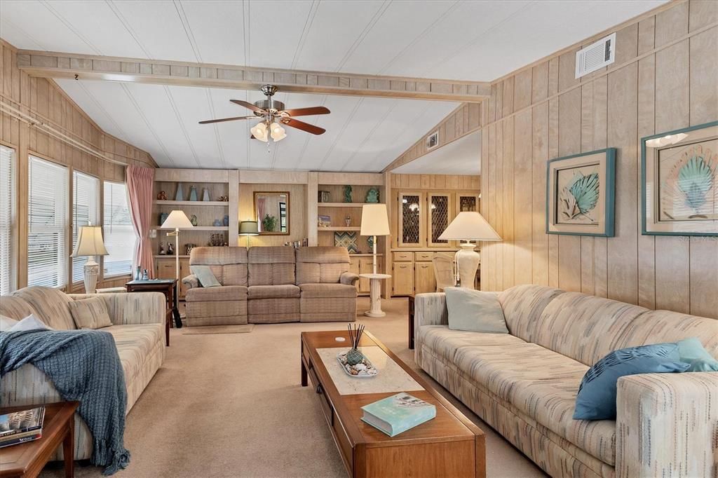 For Sale: $189,000 (3 beds, 2 baths, 1560 Square Feet)