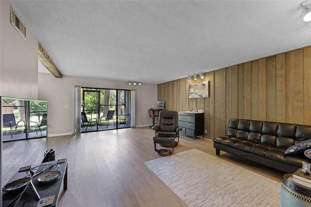 For Rent: $1,700 (1 beds, 1 baths, 921 Square Feet)