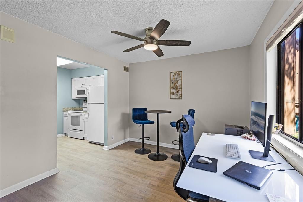 For Rent: $1,700 (1 beds, 1 baths, 921 Square Feet)