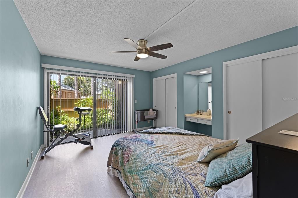 For Rent: $1,700 (1 beds, 1 baths, 921 Square Feet)