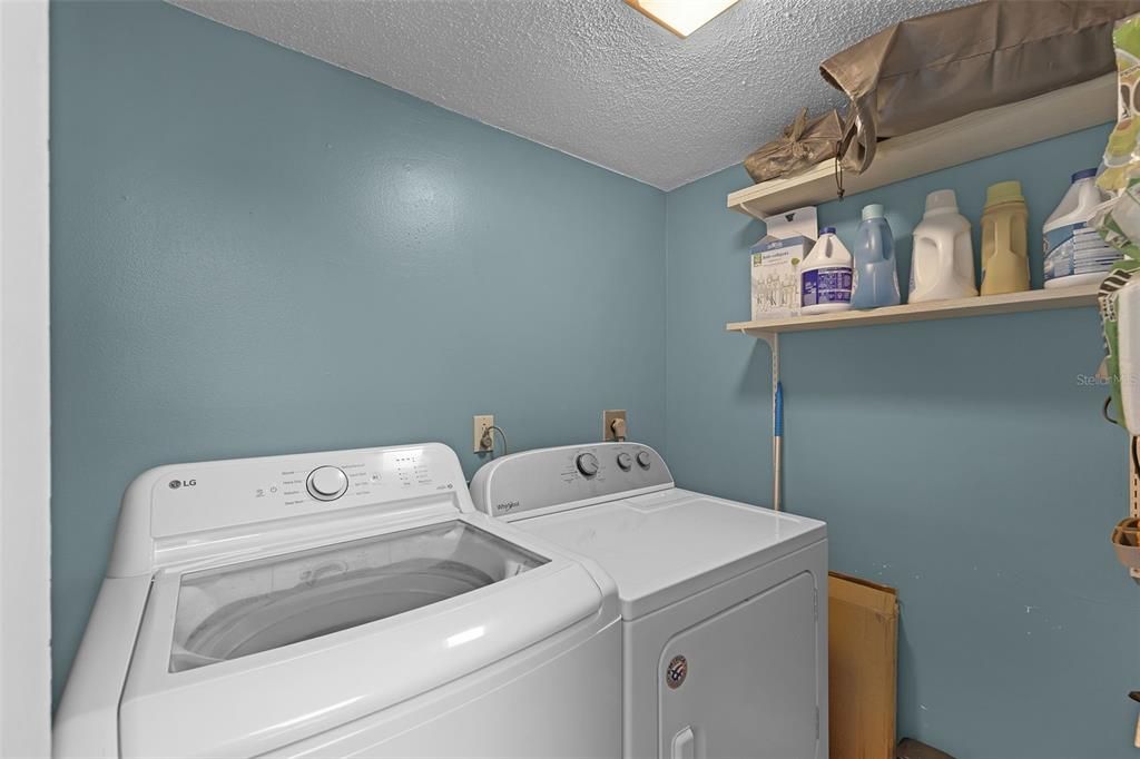 For Rent: $1,700 (1 beds, 1 baths, 921 Square Feet)