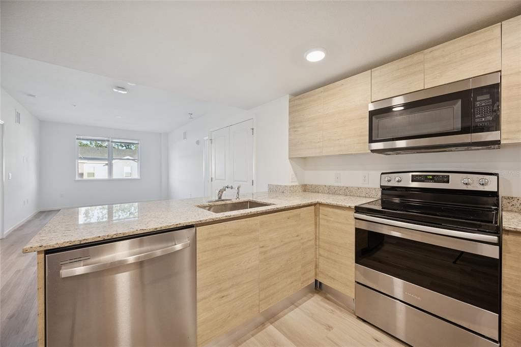 В аренду: $2,150 (3 спален, 2 ванн, 1142 Квадратных фут)