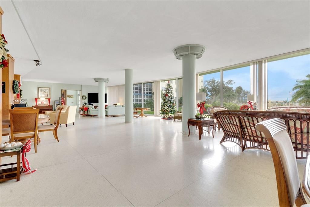 En Venta: $230,000 (2 camas, 2 baños, 1038 Pies cuadrados)