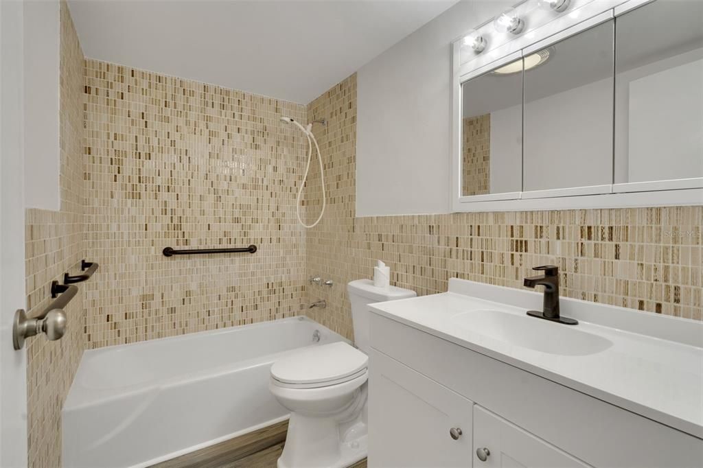 En Venta: $230,000 (2 camas, 2 baños, 1038 Pies cuadrados)