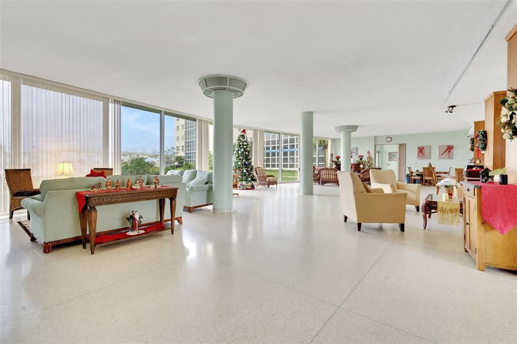 En Venta: $230,000 (2 camas, 2 baños, 1038 Pies cuadrados)