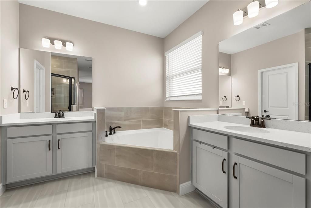 For Sale: $770,000 (4 beds, 4 baths, 2933 Square Feet)