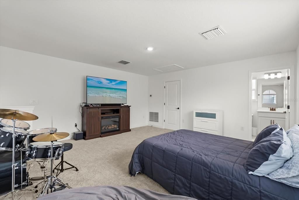 For Sale: $770,000 (4 beds, 4 baths, 2933 Square Feet)