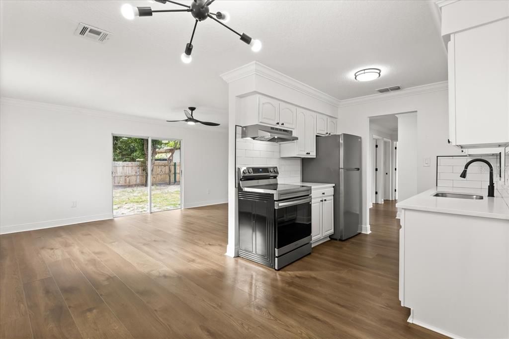 На продажу: $310,000 (3 спален, 2 ванн, 982 Квадратных фут)