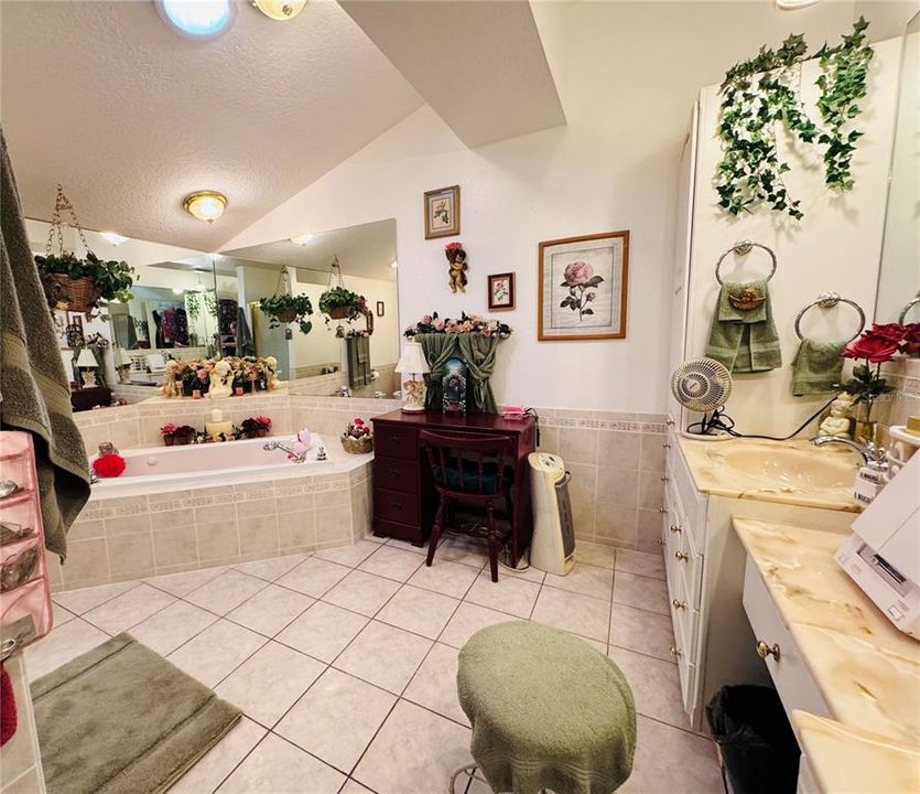 На продажу: $1,400,000 (3 спален, 5 ванн, 2376 Квадратных фут)