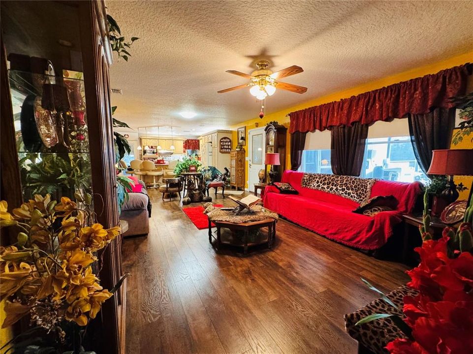 На продажу: $1,400,000 (3 спален, 5 ванн, 2376 Квадратных фут)