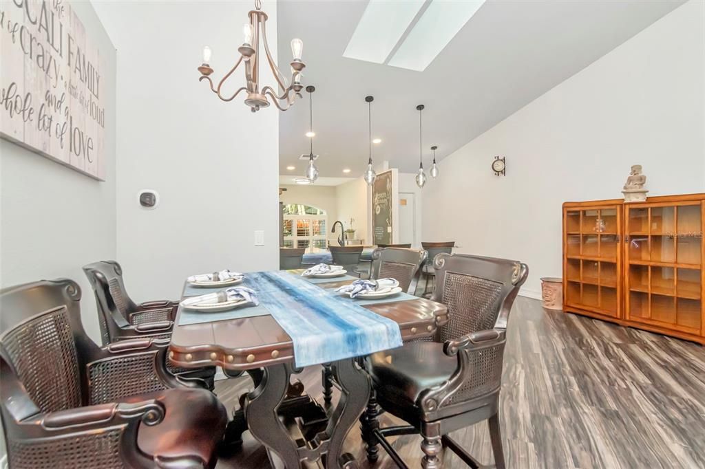 На продажу: $429,900 (3 спален, 2 ванн, 1650 Квадратных фут)