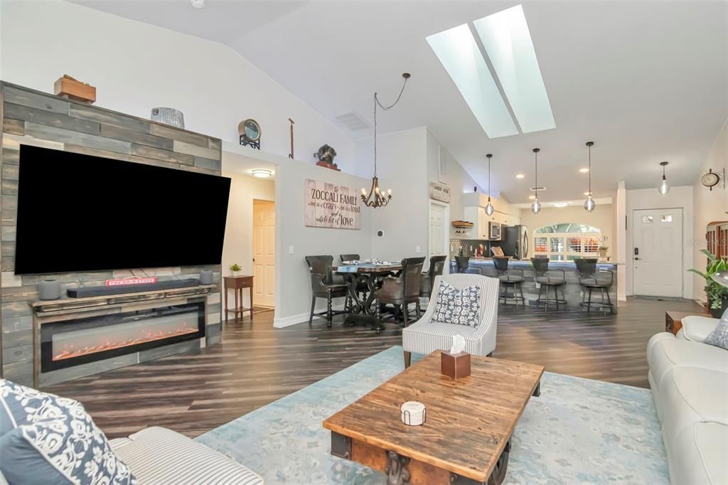 На продажу: $429,900 (3 спален, 2 ванн, 1650 Квадратных фут)