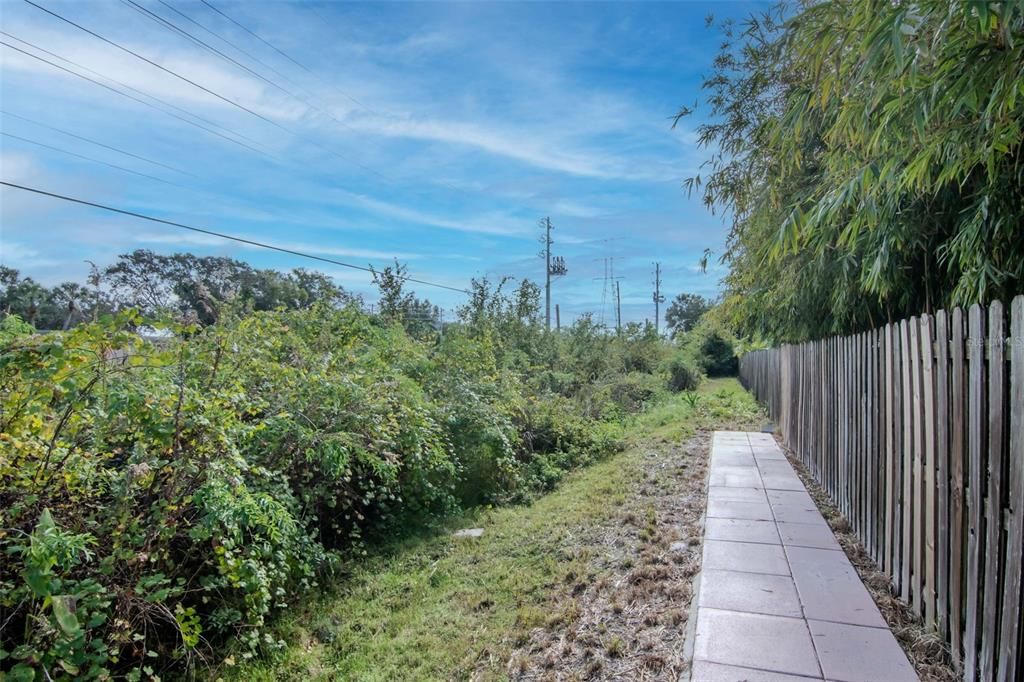 На продажу: $429,900 (3 спален, 2 ванн, 1650 Квадратных фут)