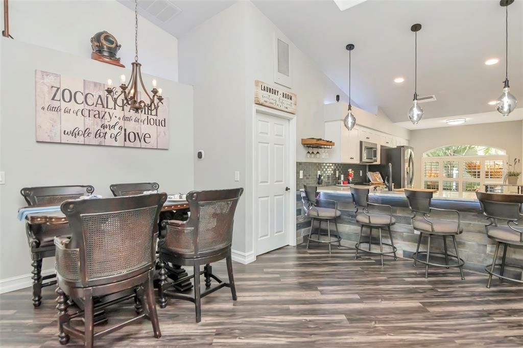 На продажу: $429,900 (3 спален, 2 ванн, 1650 Квадратных фут)