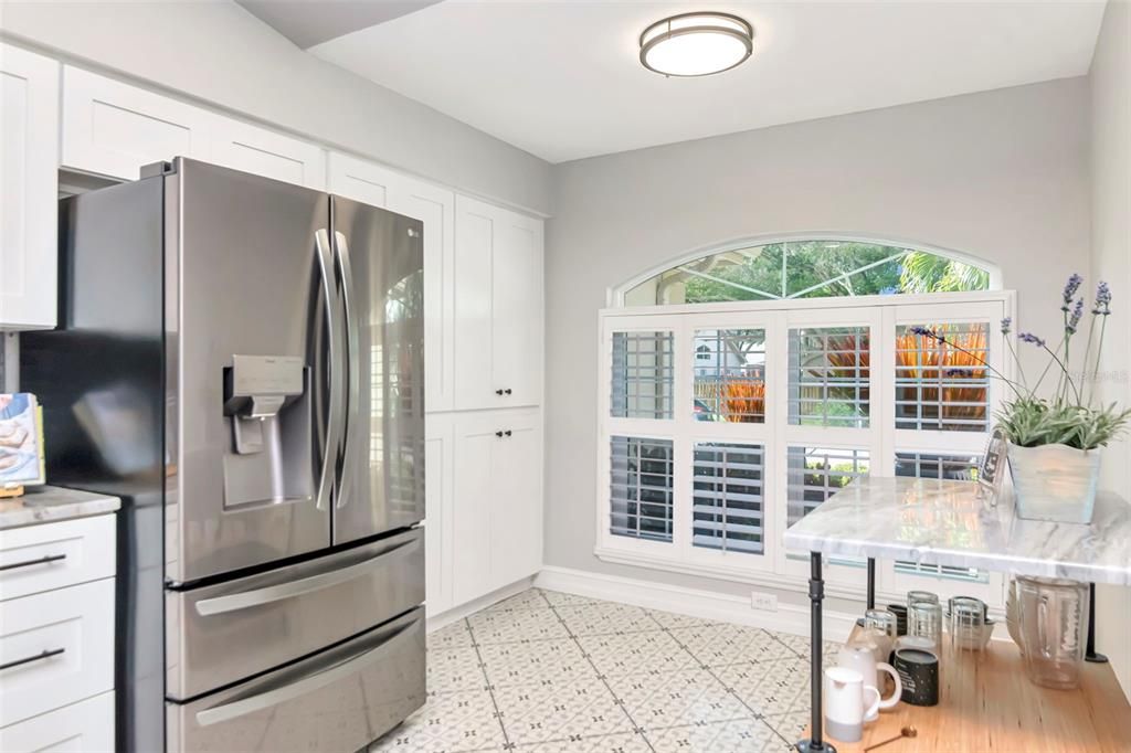 На продажу: $429,900 (3 спален, 2 ванн, 1650 Квадратных фут)