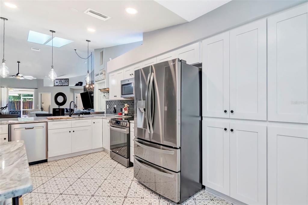 На продажу: $429,900 (3 спален, 2 ванн, 1650 Квадратных фут)