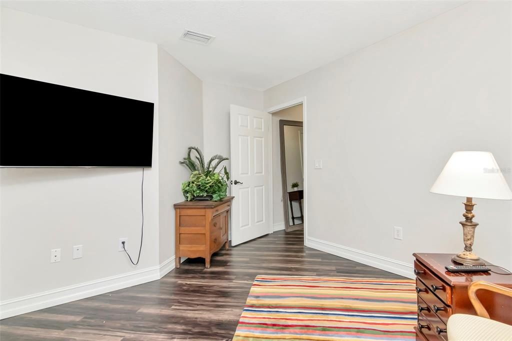 На продажу: $429,900 (3 спален, 2 ванн, 1650 Квадратных фут)