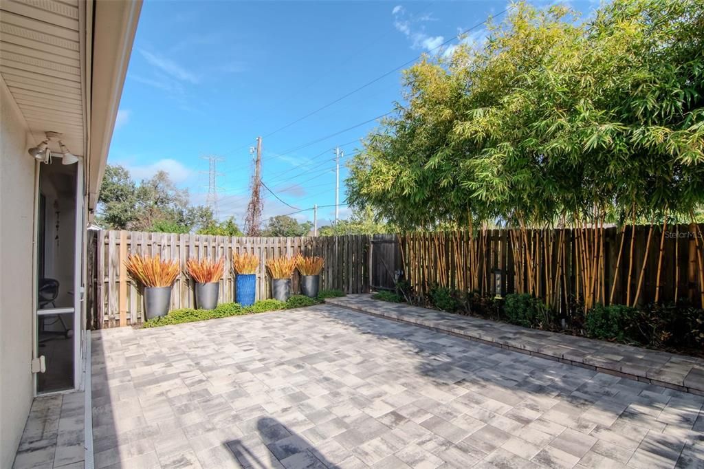 На продажу: $429,900 (3 спален, 2 ванн, 1650 Квадратных фут)