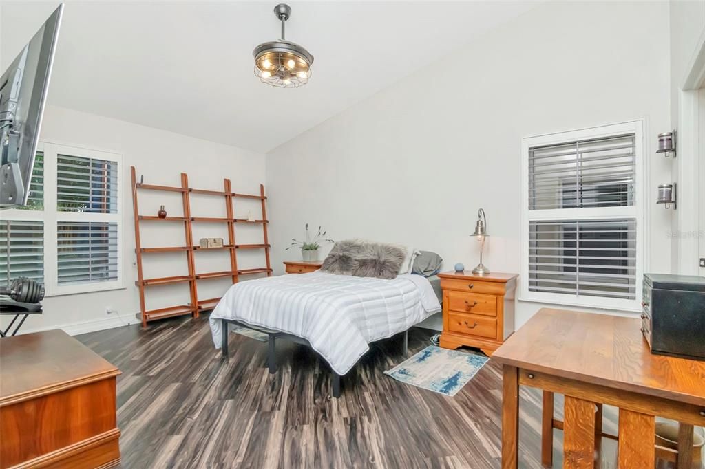 На продажу: $429,900 (3 спален, 2 ванн, 1650 Квадратных фут)