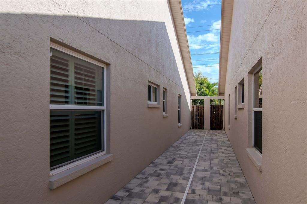 На продажу: $429,900 (3 спален, 2 ванн, 1650 Квадратных фут)