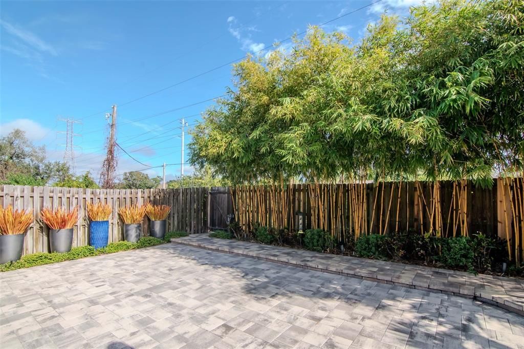 На продажу: $429,900 (3 спален, 2 ванн, 1650 Квадратных фут)