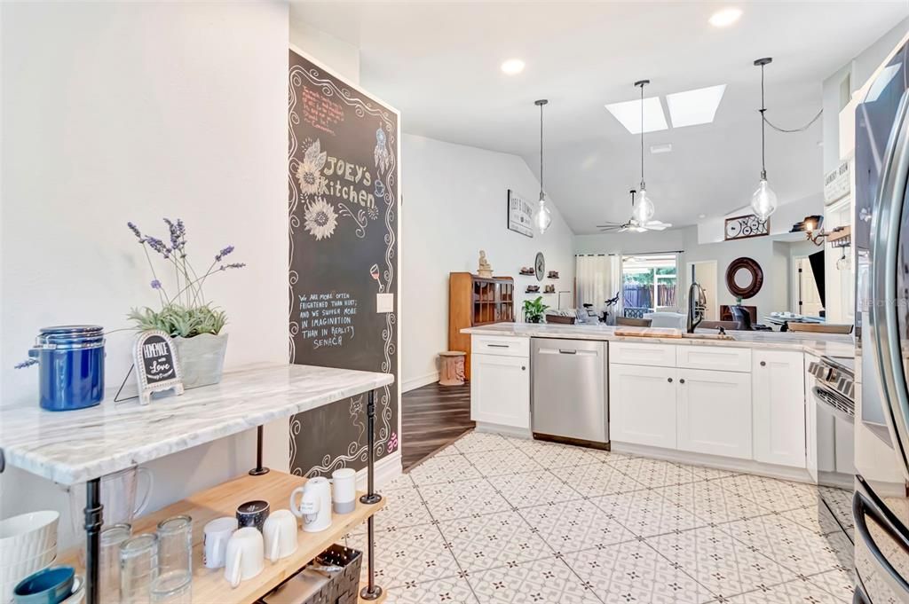 На продажу: $429,900 (3 спален, 2 ванн, 1650 Квадратных фут)