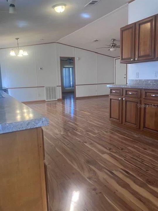 待售: $210,000 (3 贝兹, 2 浴室, 1440 平方英尺)